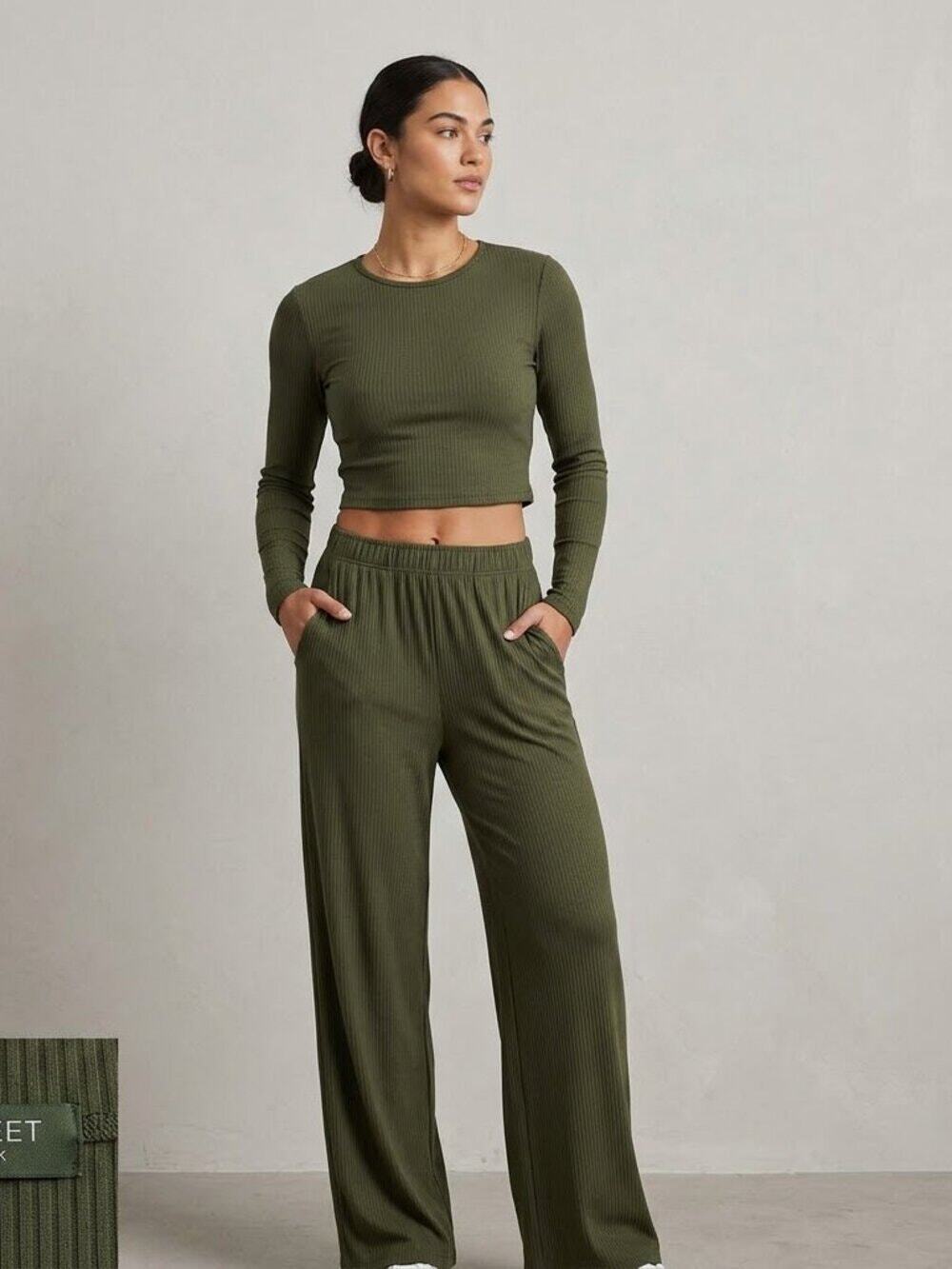 Discreet New York Ribbed 2-Piece Set Green Crop Top & Wide Leg Pants - S